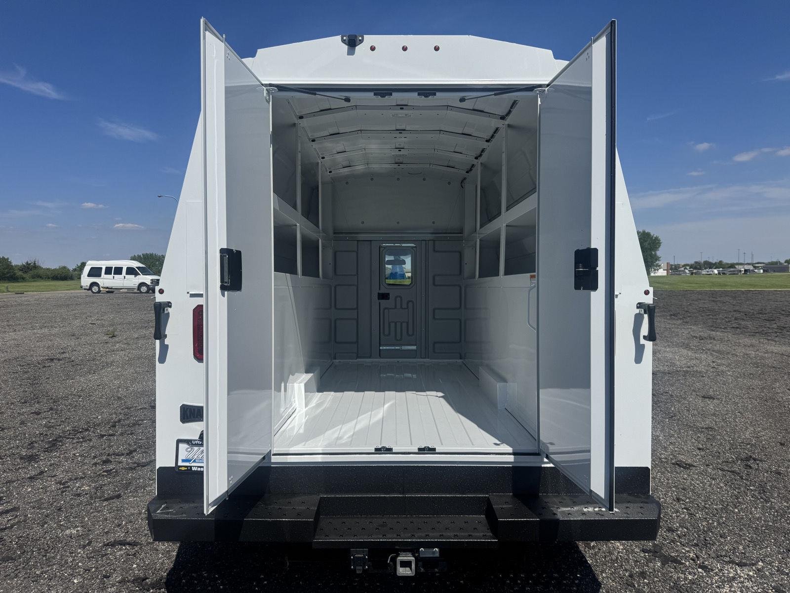New 2026 Summit White Chevrolet 1WT image 5
