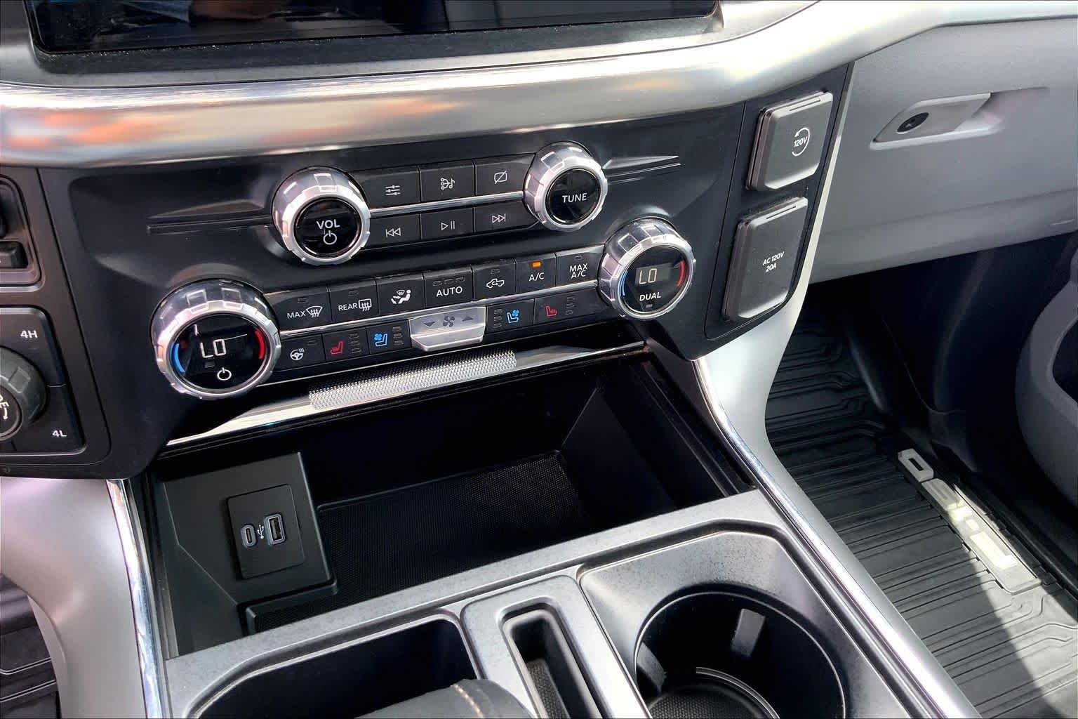 Used 2021 Smoked Quartz Metallic Tinted Clearcoat Ford LARIAT image 35
