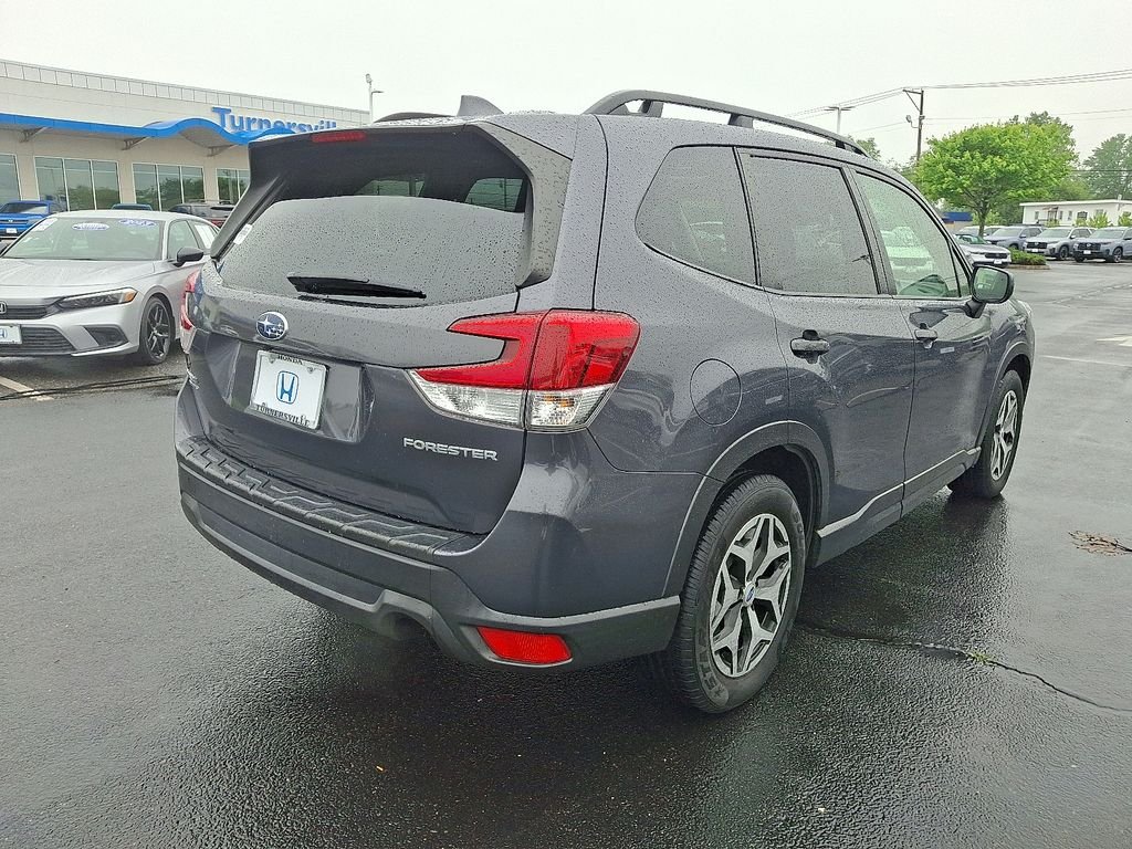 Used 2022 Gray Metallic Subaru Premium image 6