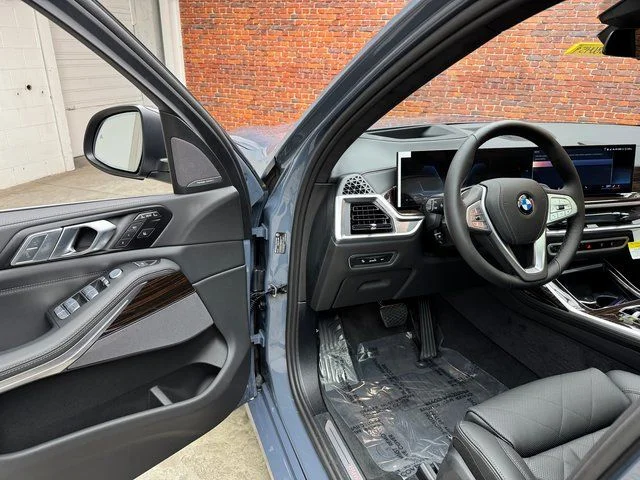 Used 2026 Brown BMW xDrive40i image 9