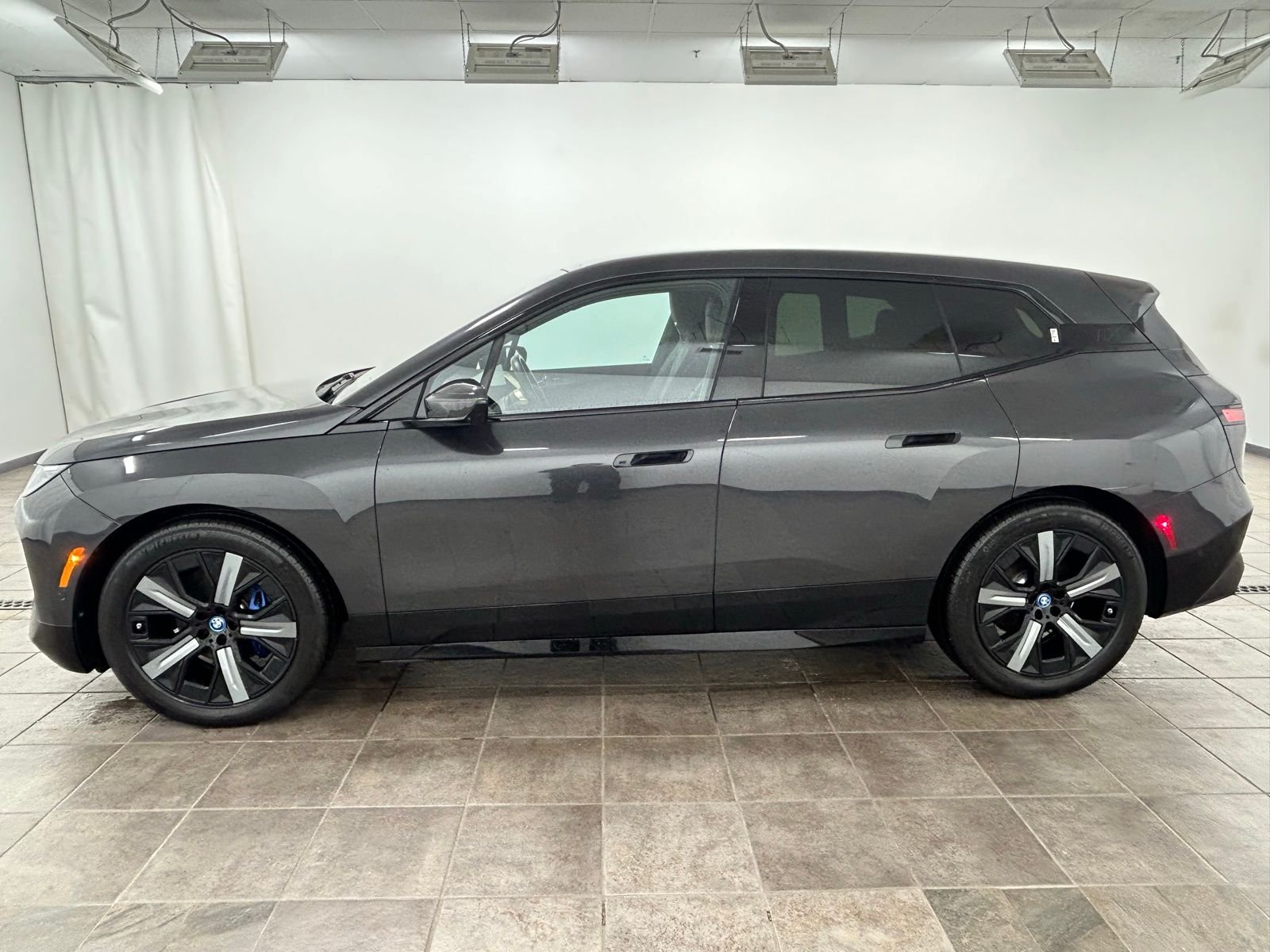 Used 2023 BMW iX Base with VIN WB523CF09PCM77359 for sale in Elmhurst, IL