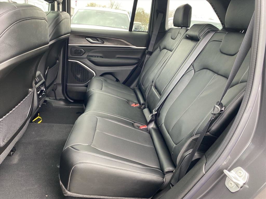 New 2026 Baltic Gray Metallic Clear-Coat Exterior Paint Jeep Limited Reserve image 13
