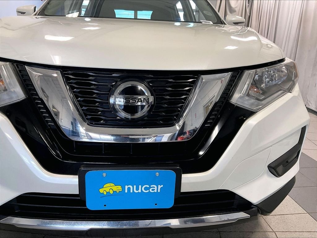 Used 2018 White Nissan SV image 32