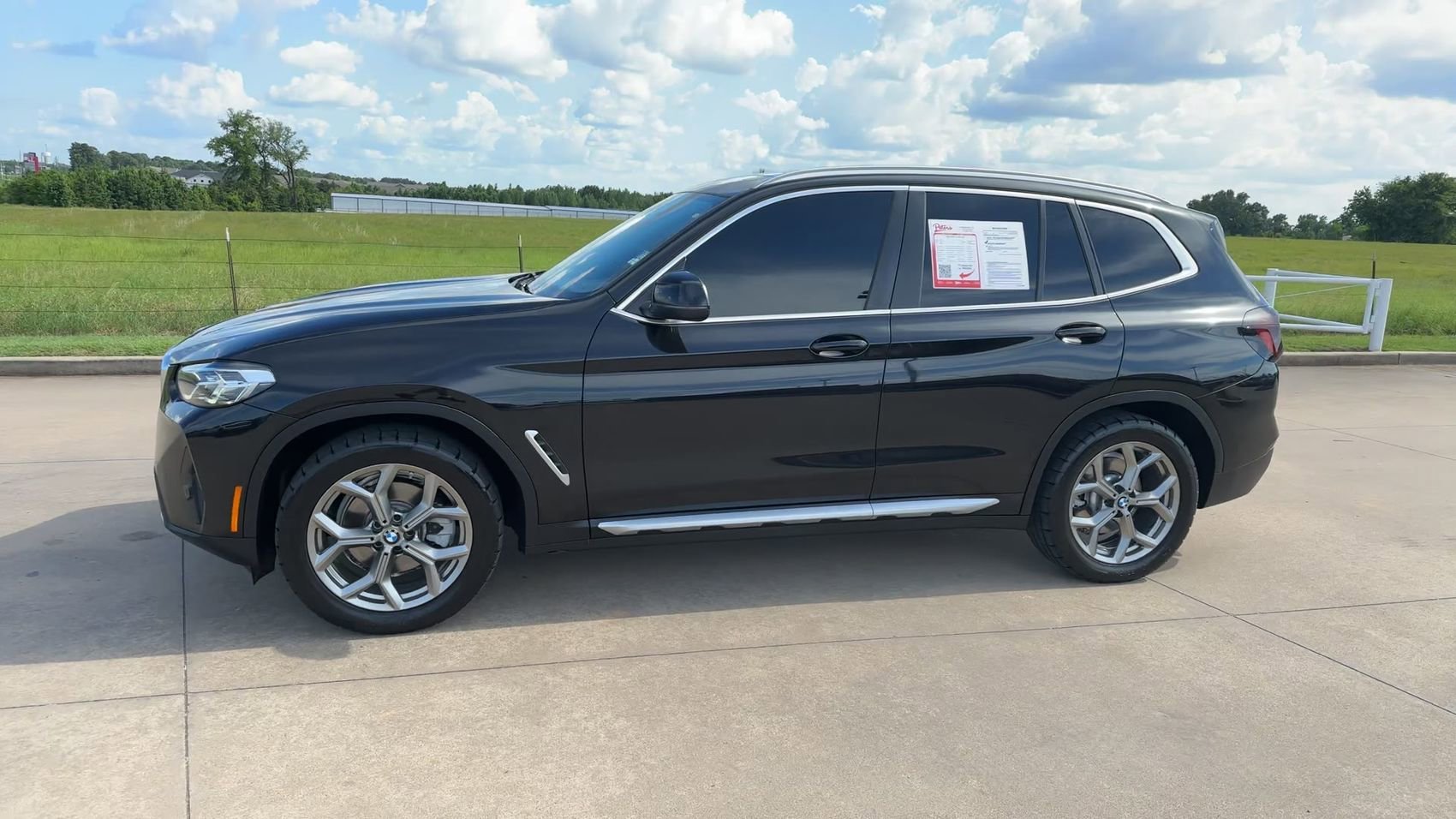 Used 2023 Black Sapphire Metallic BMW xDrive30i image 5