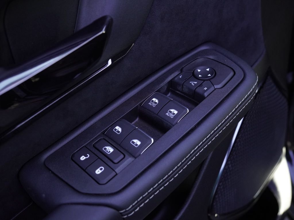 New 2026 Diamond Black Crystal Pearl-Coat Exterior Paint RAM RHO image 11