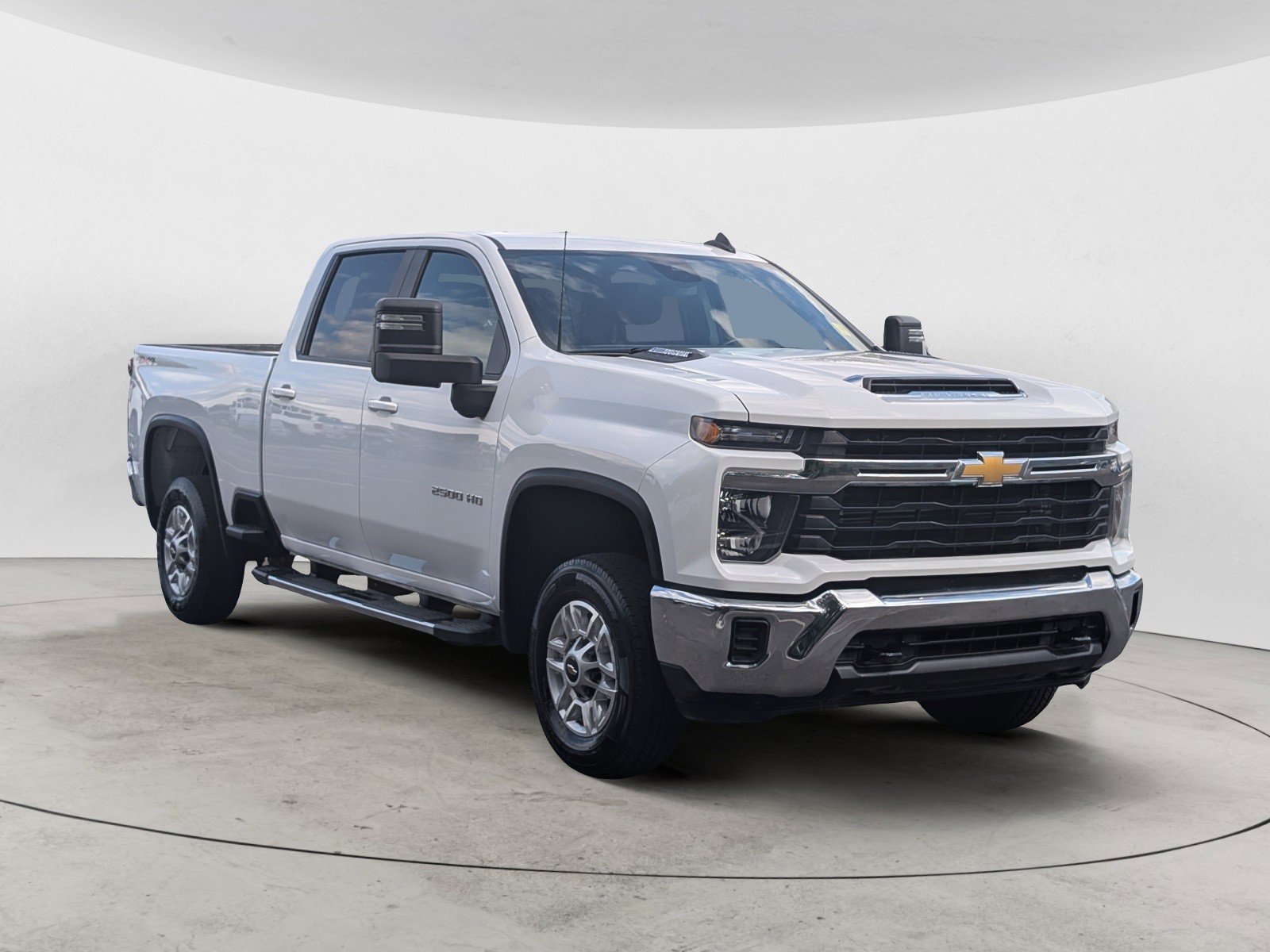 Used 2024 Summit White Chevrolet LT image 2