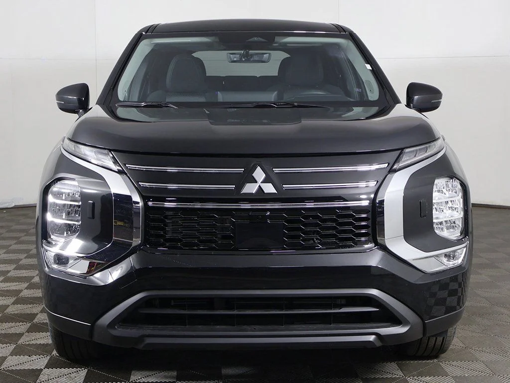 New 2026 Black Mitsubishi ES image 12