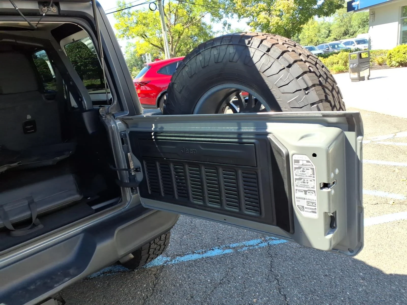 Used 2020 GRAY Jeep Sport S image 16