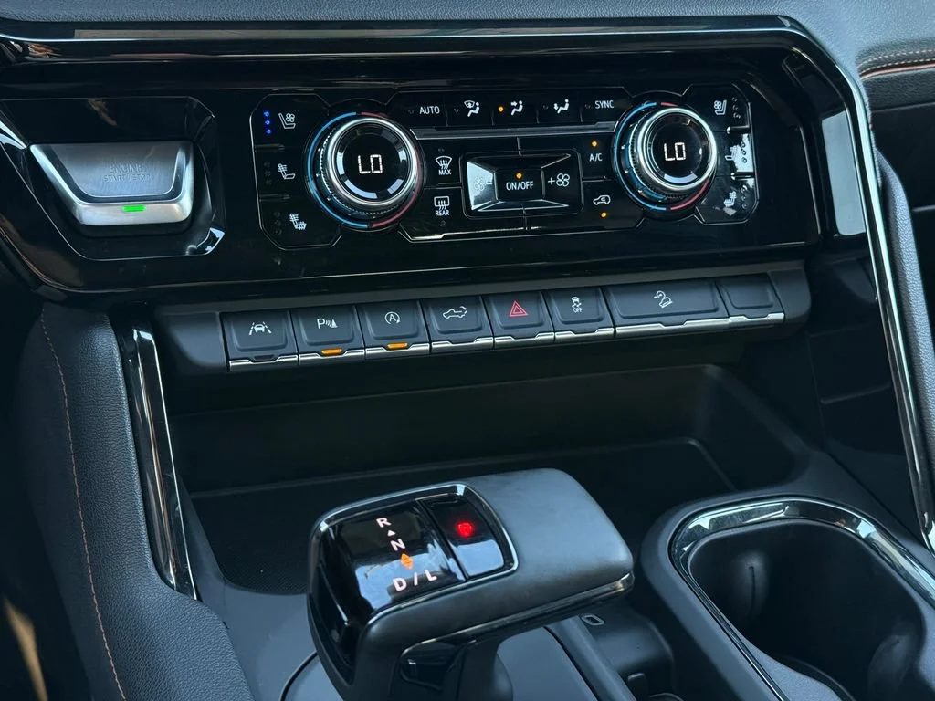 Used 2025 Summit White GMC AT4 image 28