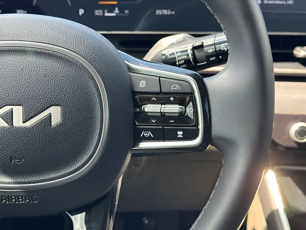 Used 2025 White Kia SX image 17