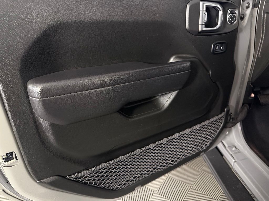 Used 2022 Gray Jeep Mojave image 25
