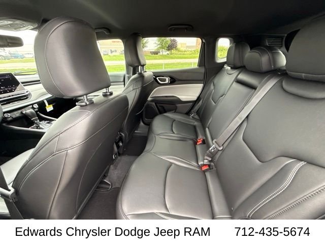New 2026 Silver Zynith Metallic Clear-Coat Exterior Paint Jeep Limited image 28