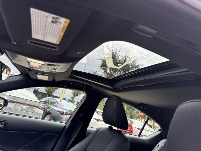 2024 Lexus IS 300 - Photo 22