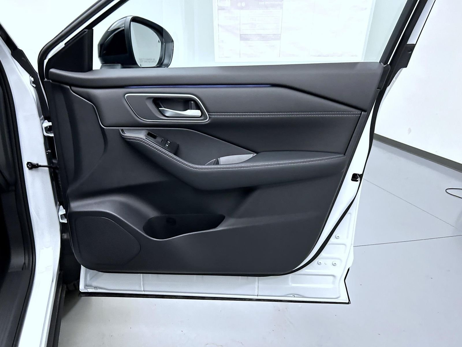 New 2026 White/off-white Nissan Platinum image 16
