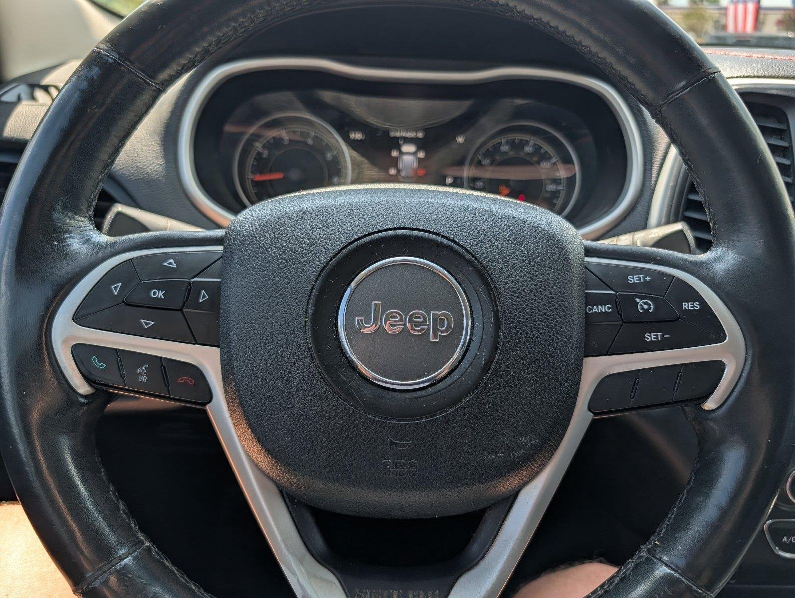 Used 2015 Bright White Clearcoat Jeep Trailhawk image 23