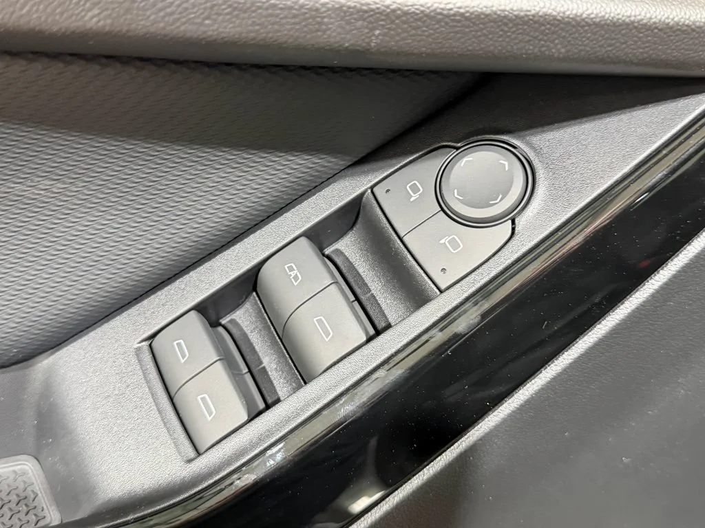 2027 Chevrolet Equinox LT - Photo 23