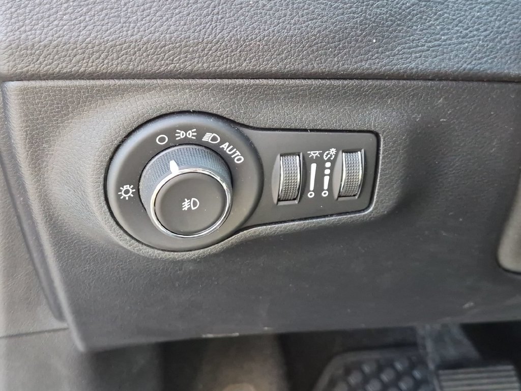 Used 2019 Gray Jeep Latitude image 13