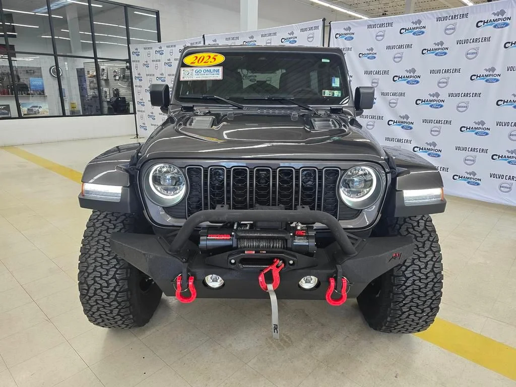 Used 2025 Granite Crystal Clearcoat Metallic Jeep Rubicon image 2