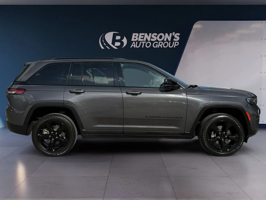 Used 2023 Gray Jeep Altitude X image 6