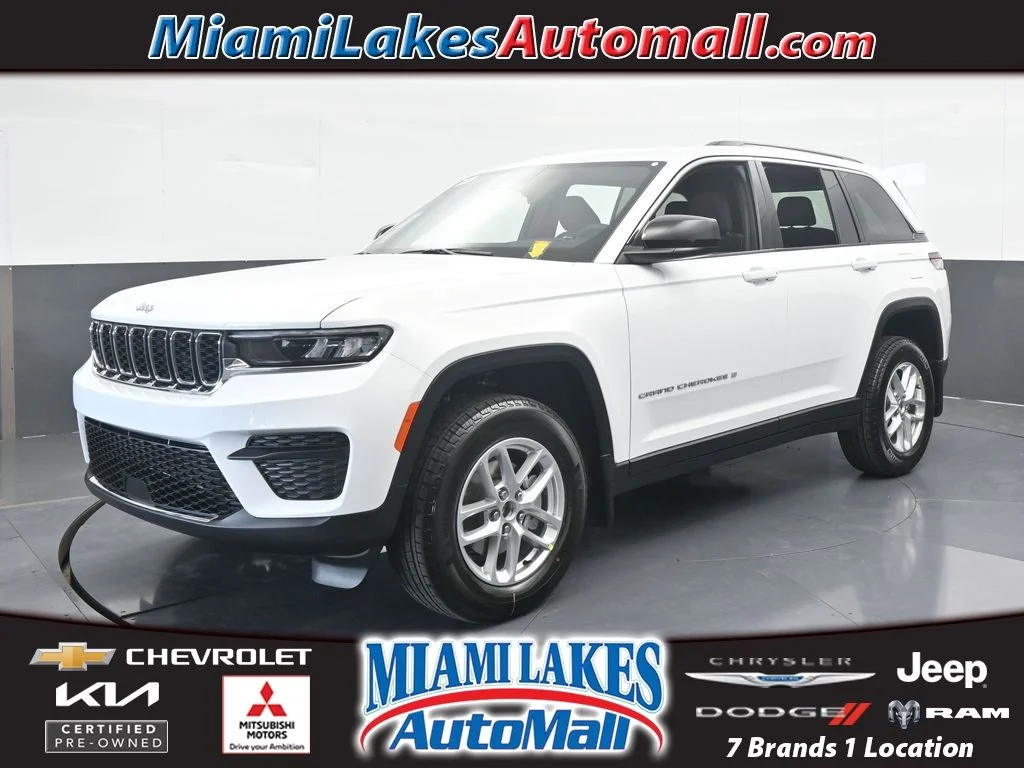 Used 2025 Bright White Clearcoat Jeep Laredo X image 1