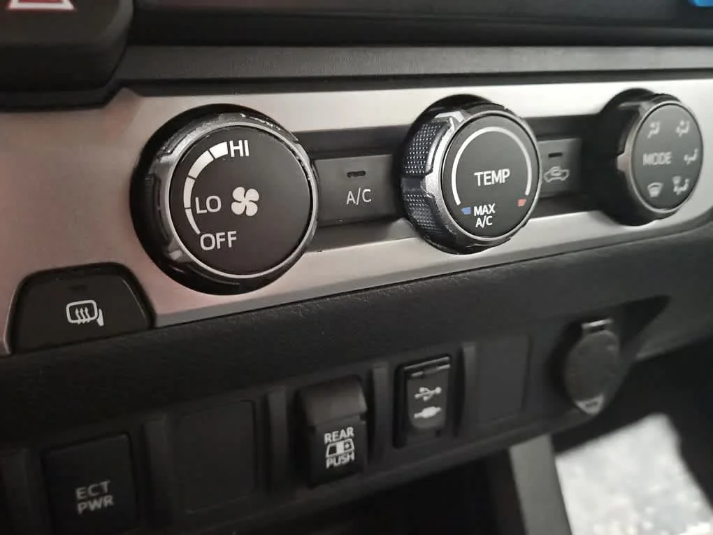 Used 2019 Super White Toyota SR5 image 12