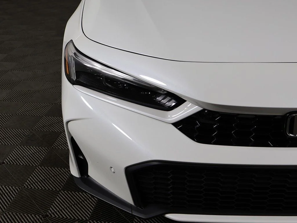 Used 2025 Platinum White Pearl Honda Sport Touring image 15