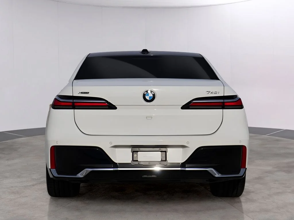 Used 2025 White BMW 740i xDrive image 6