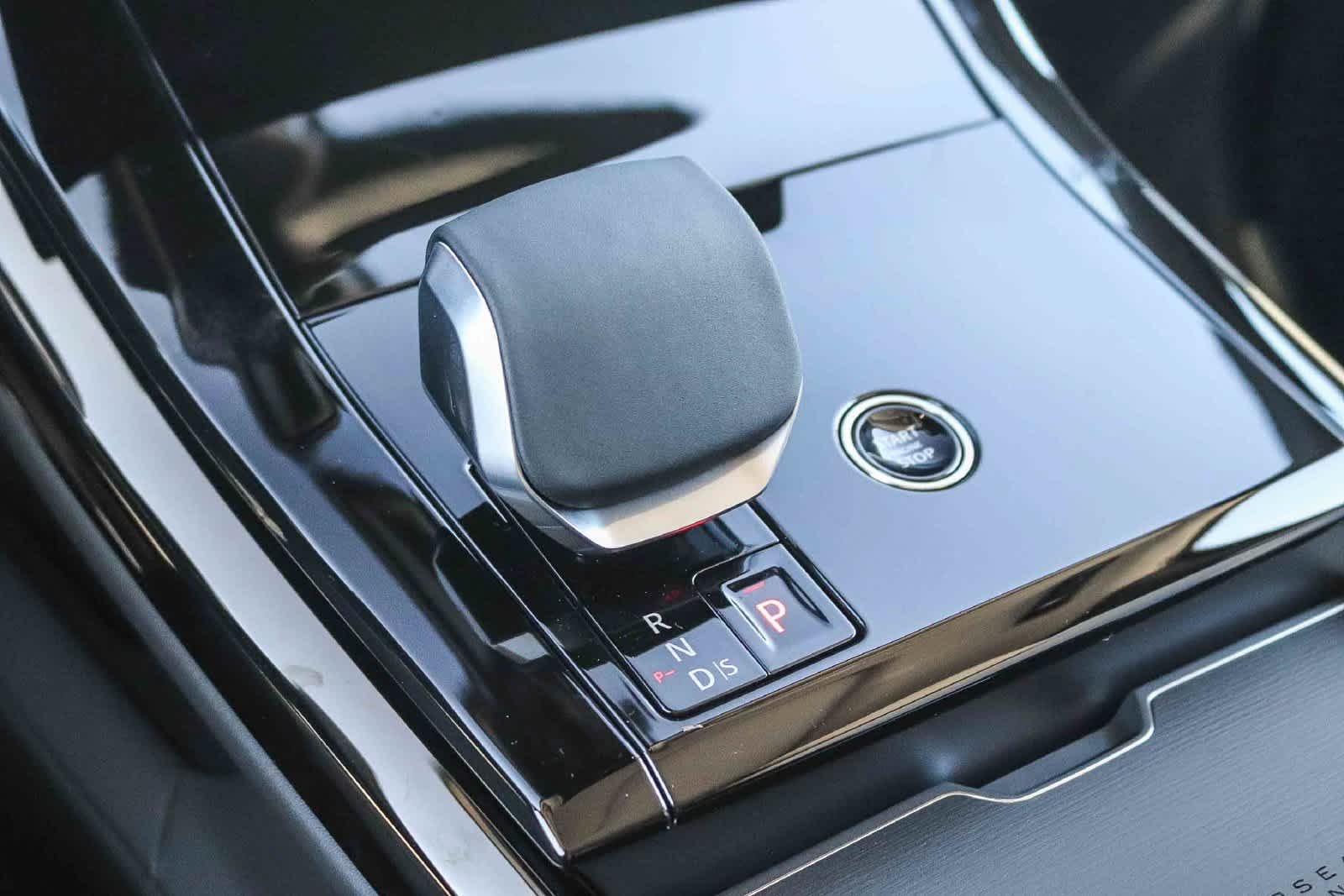 New 2027 Fuji White Land Rover Battersea Edition image 23