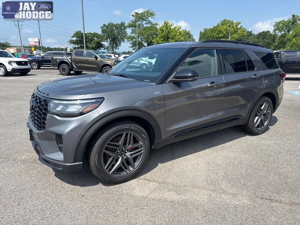 New 2026 Carbonized Gray Metallic Ford ST-Line image 2