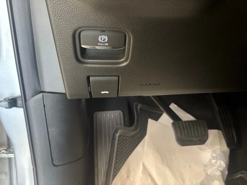New 2026 Silver Zynith Exterior Paint Jeep Laredo X image 36