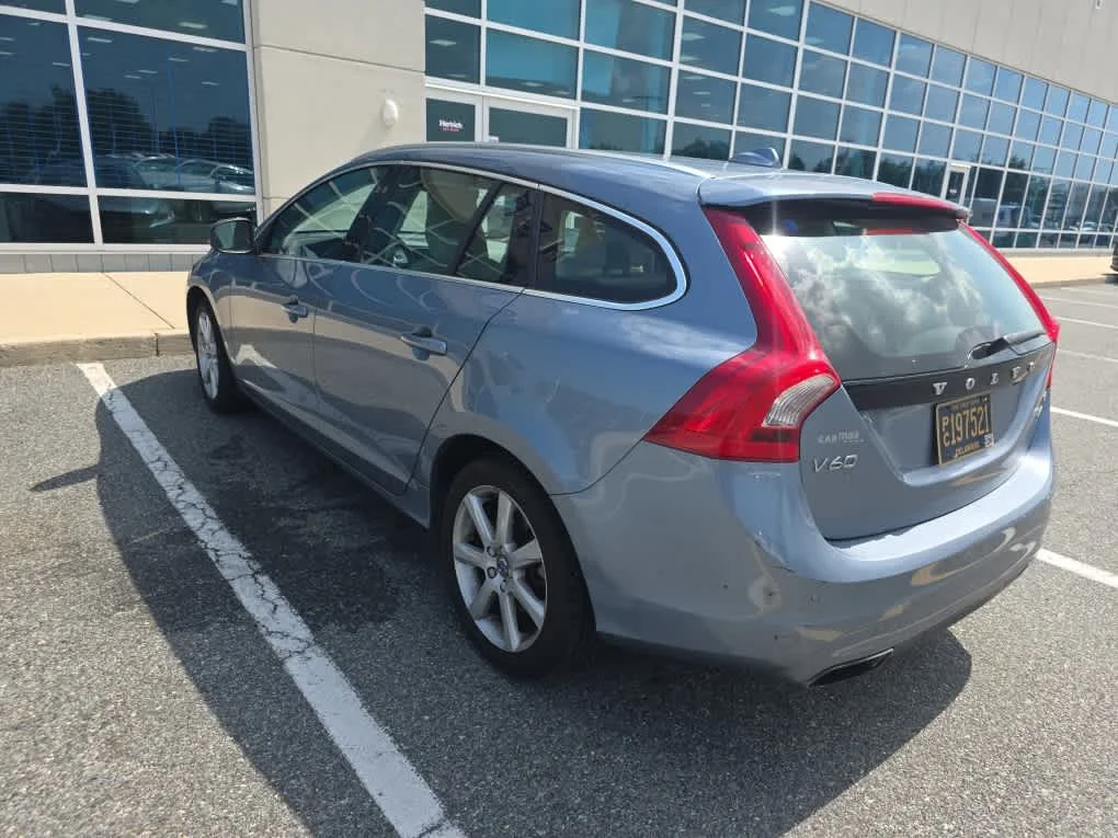 Used 2017 Mussel Blue Metallic Volvo Platinum image 3