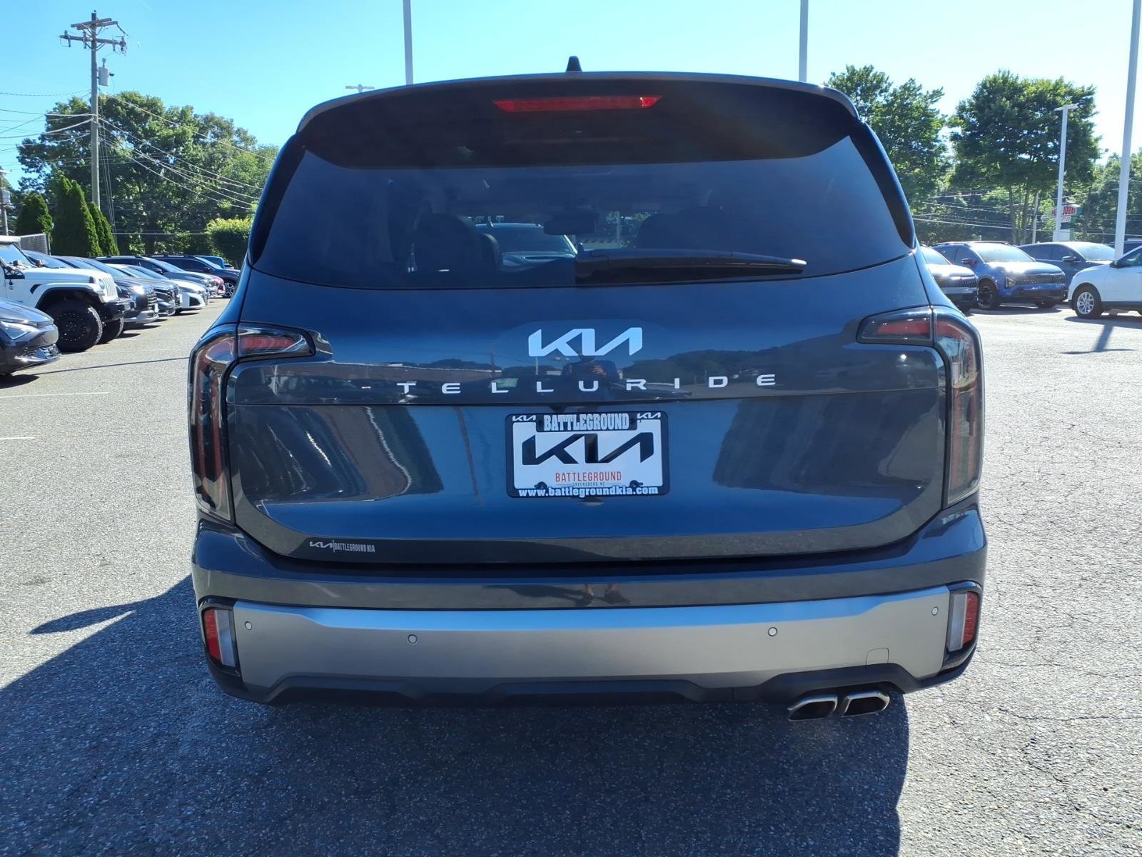 Certified Used 2024 Gravity Gray Kia SX image 24