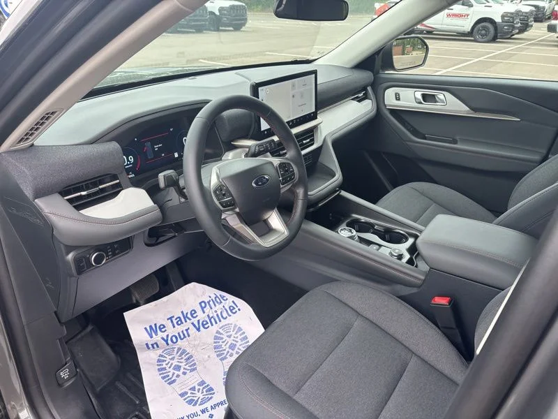 Used 2025 Gray Ford Active image 31