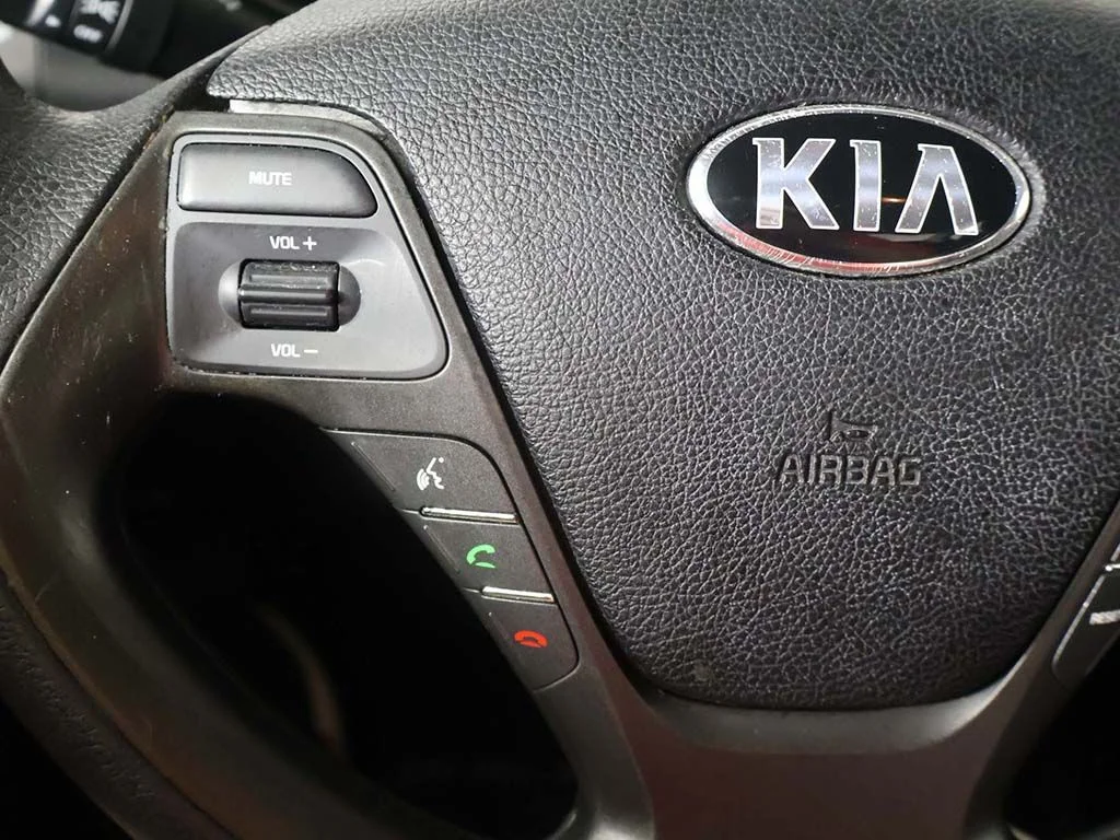 Used 2016 White Kia LX image 30