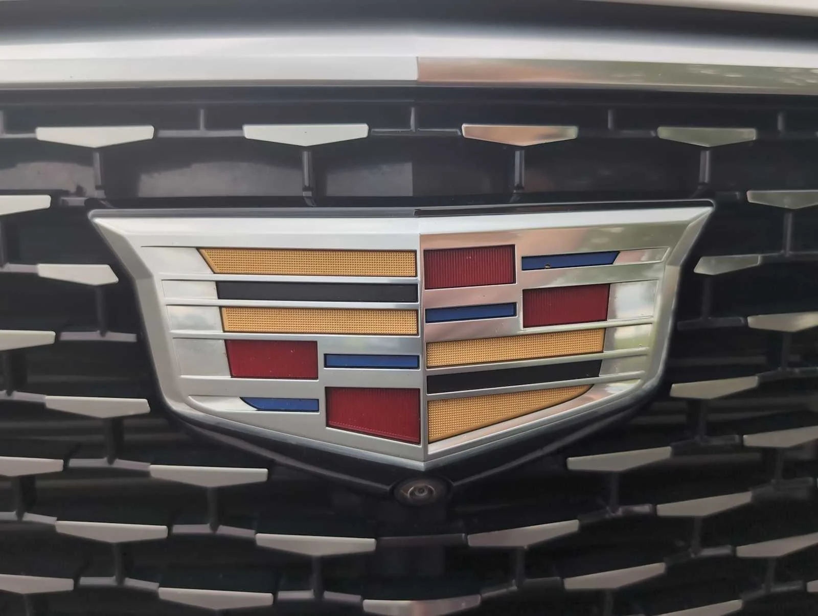 Used 2024 Crystal White Tricoat Cadillac Premium Luxury image 33