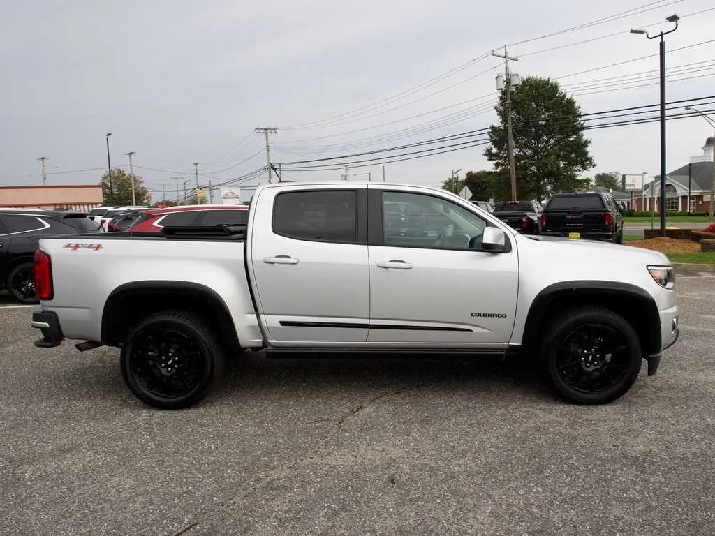 Certified Used 2020 SILVER ICE METALLIC Chevrolet 4WD LT image 5