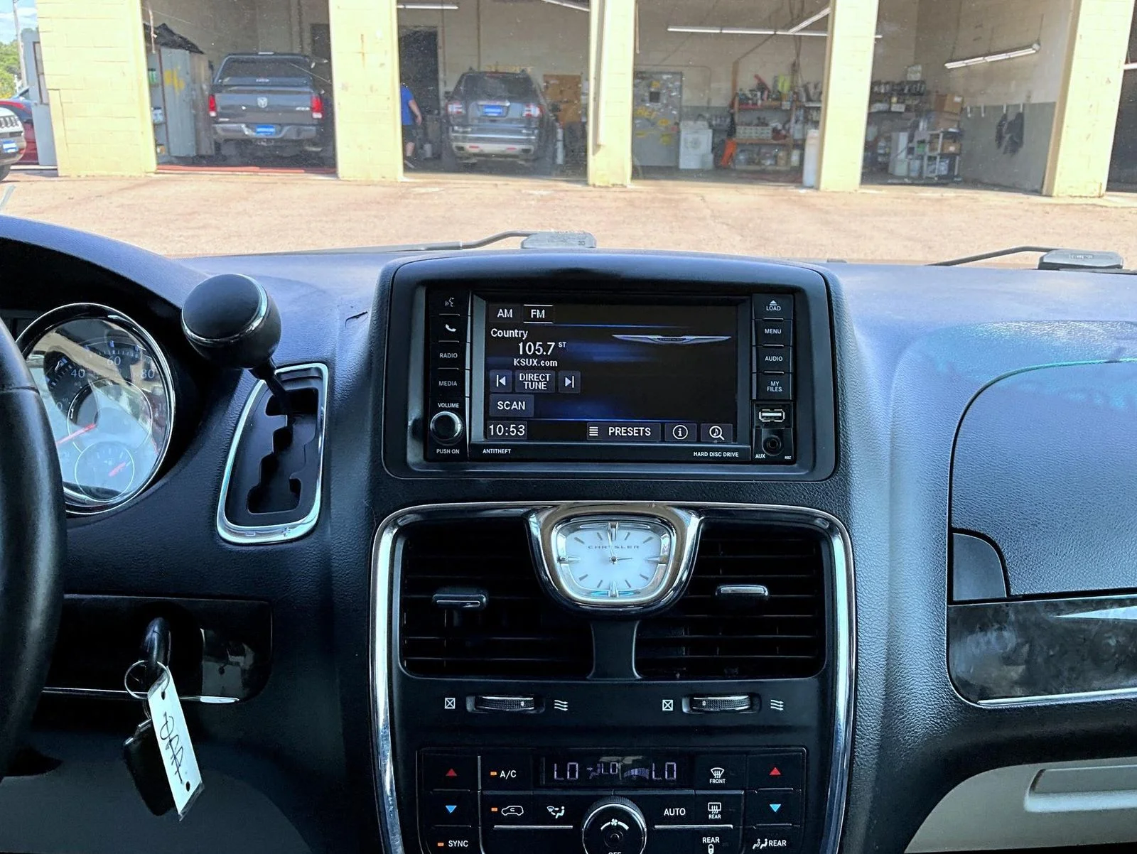 Used 2014 Beige Chrysler Touring image 14