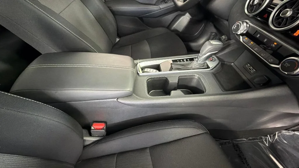 Used 2022 Silver Nissan SV Xtronic CVT image 33