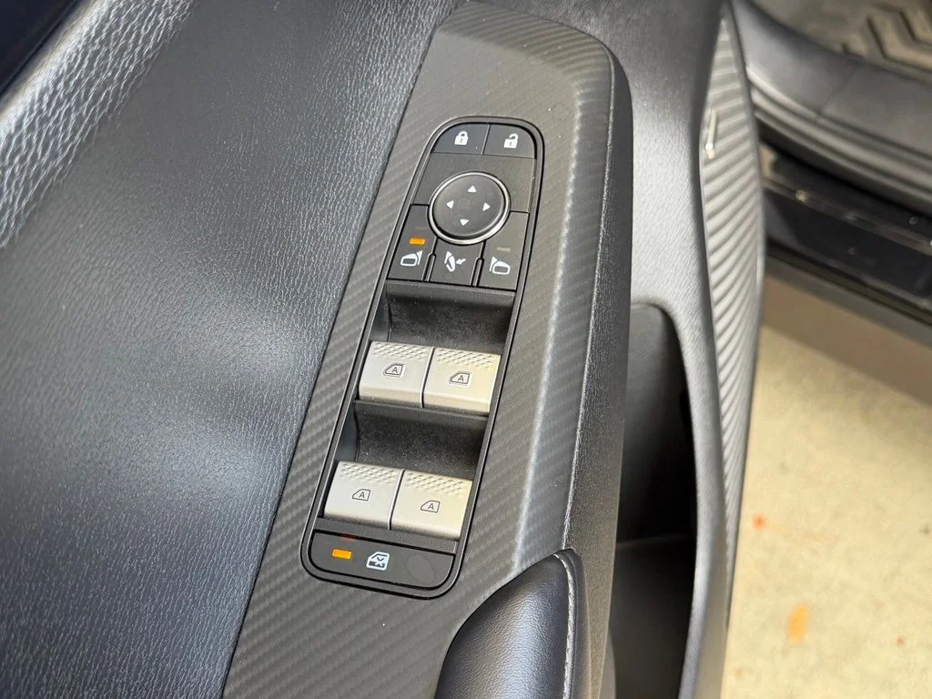 Used 2025 Black Mitsubishi SE image 38