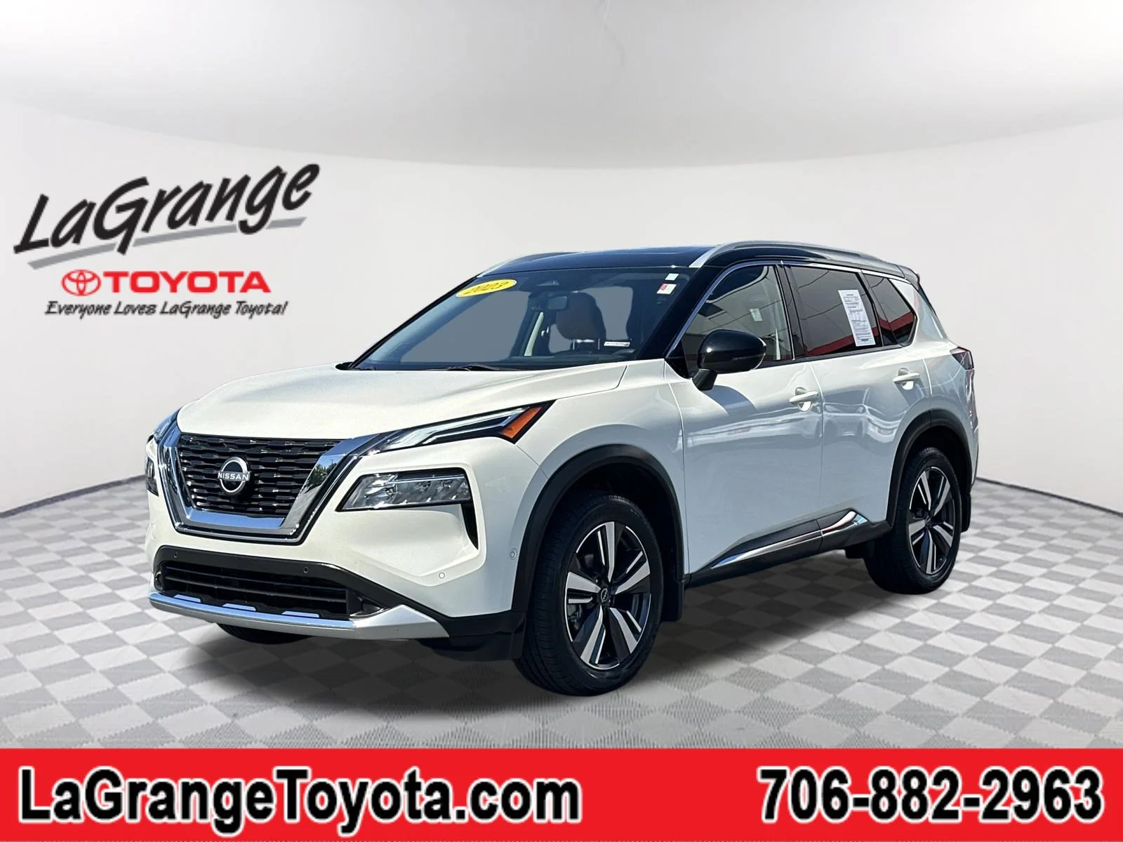 2023 Nissan Rogue Platinum FWD's photo