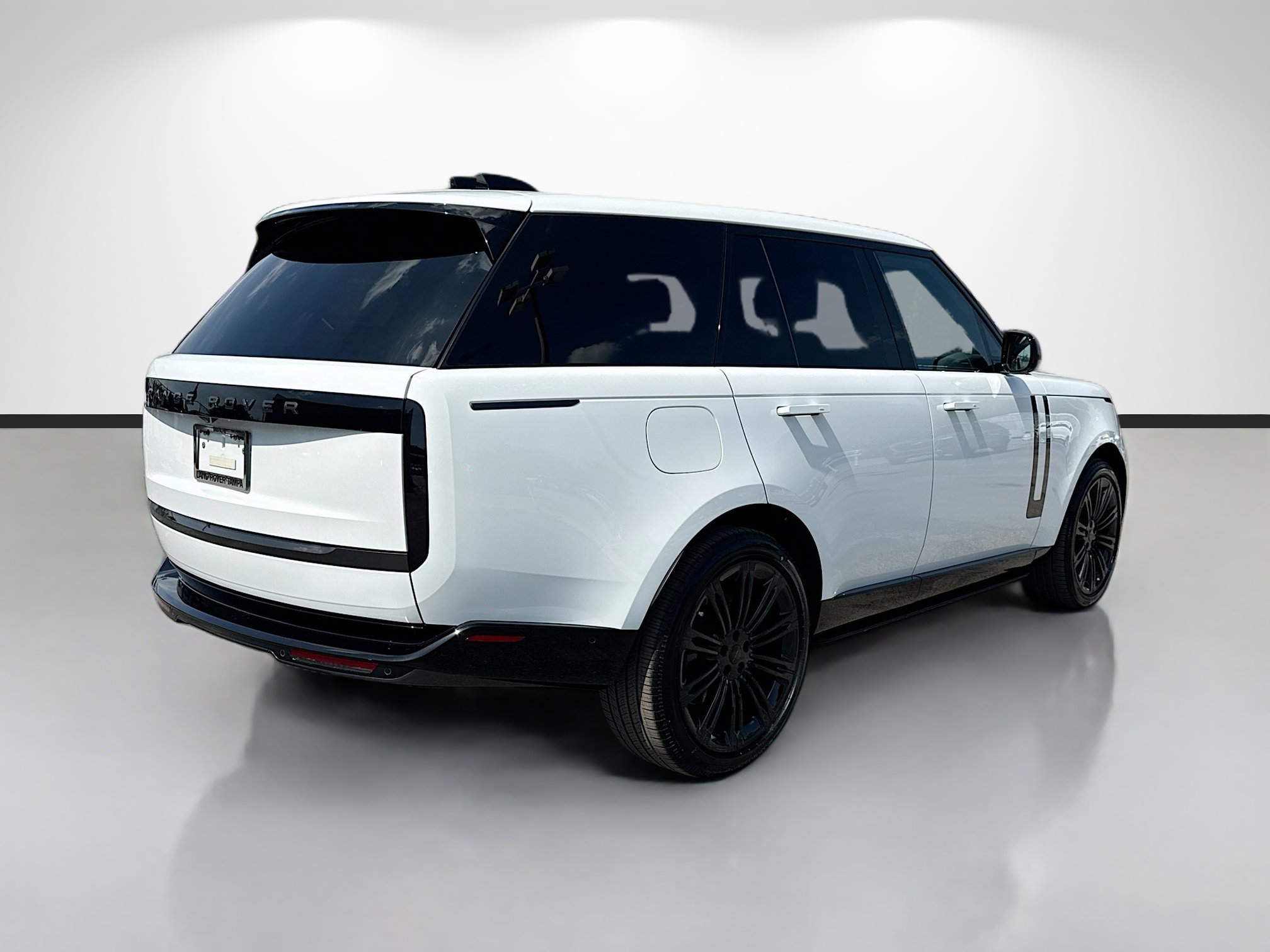 New 2026 Fuji White Land Rover SE image 5