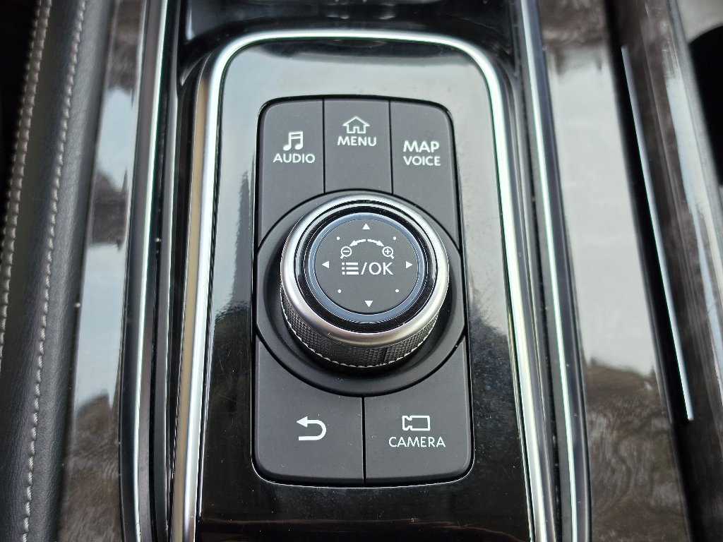 Used 2023 Aspen White TriCoat Nissan Platinum image 18