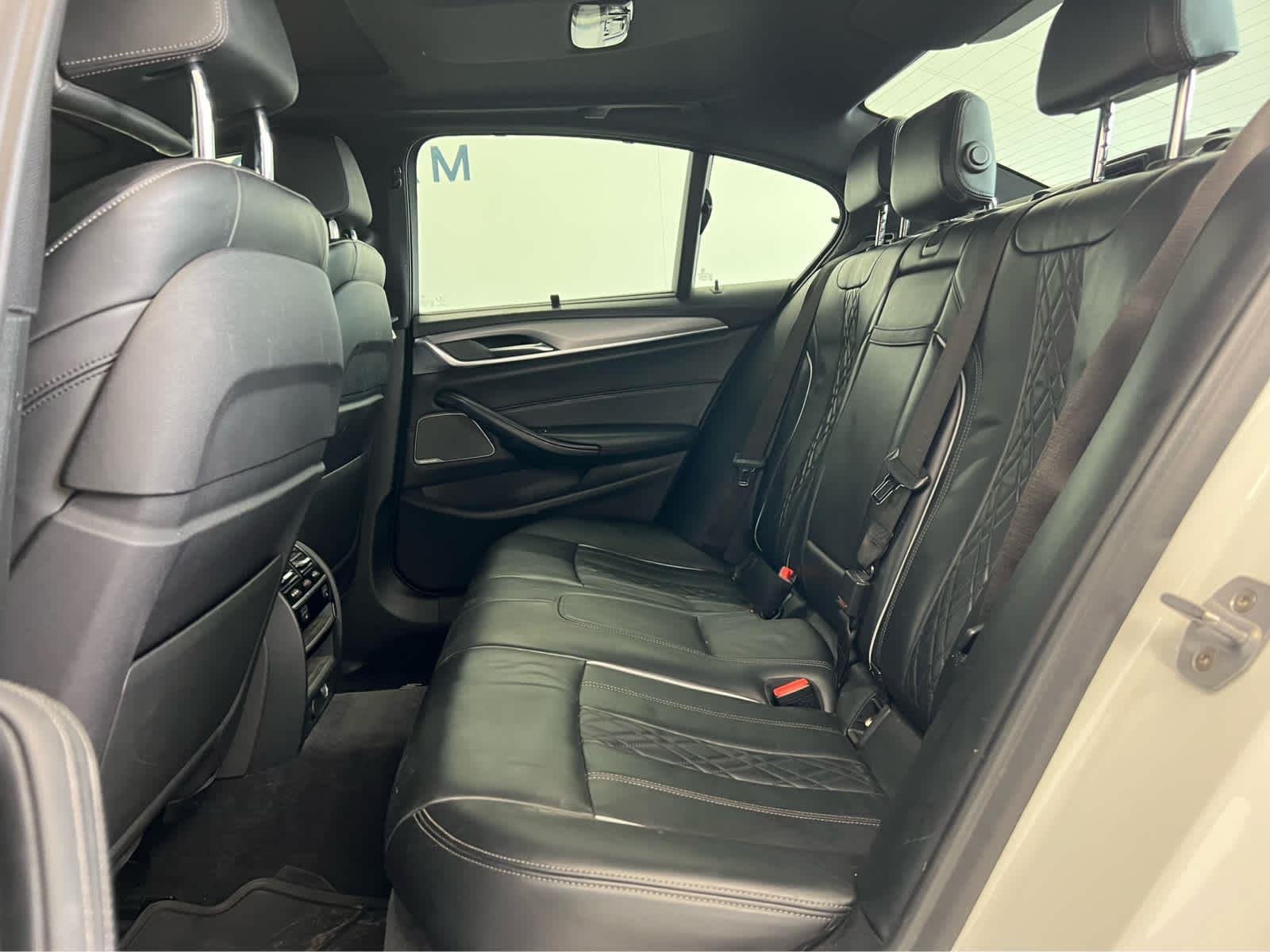 2018 BMW 5 Series M550i - Photo 25