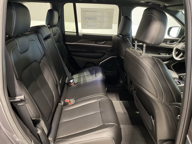 New 2026 Baltic Gray Metallic Clear-Coat Exterior Paint Jeep Limited image 27