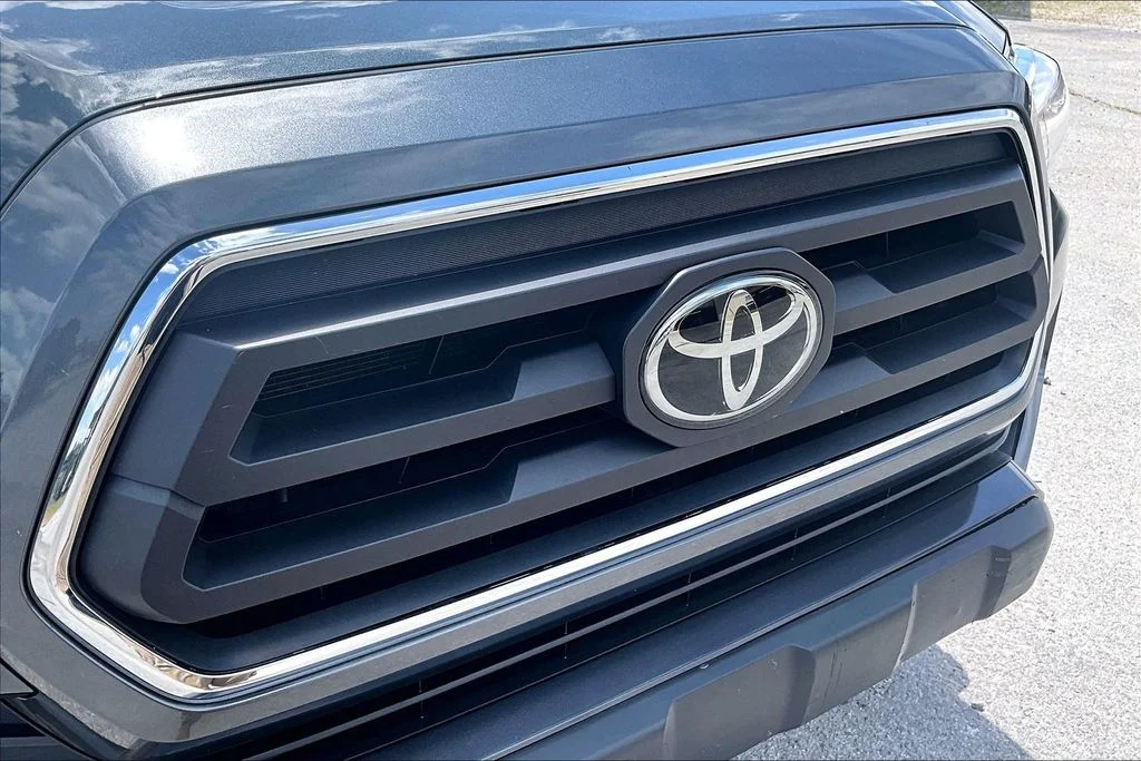Used 2022 Gray Toyota SR5 image 32