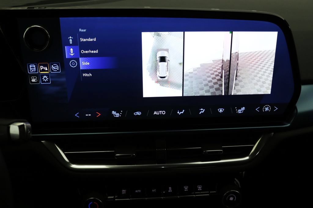 2024 Chevrolet Equinox EV LT - Photo 28