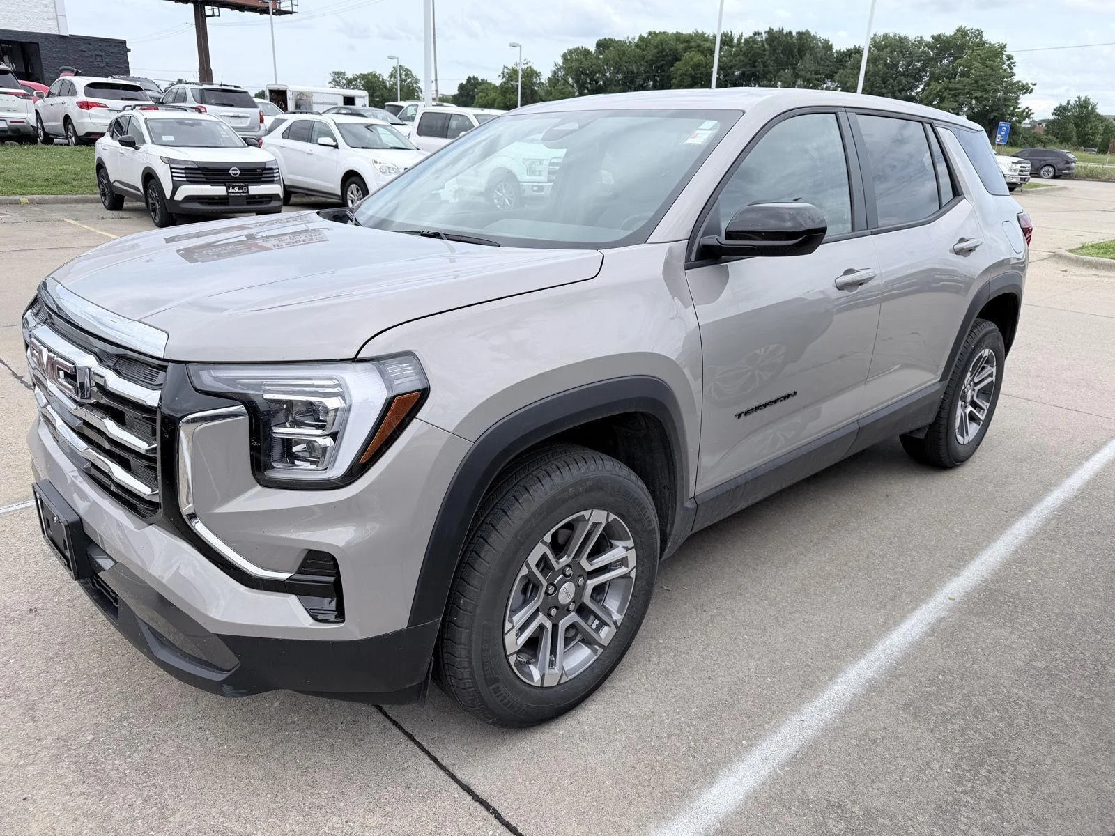 Used 2026 Riverstone Metallic GMC FWD Elevation image 3