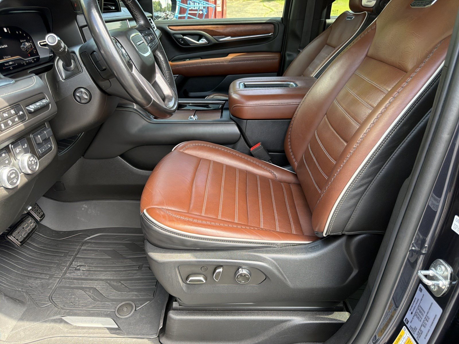 2023 GMC Yukon Denali Ultimate - Photo 13