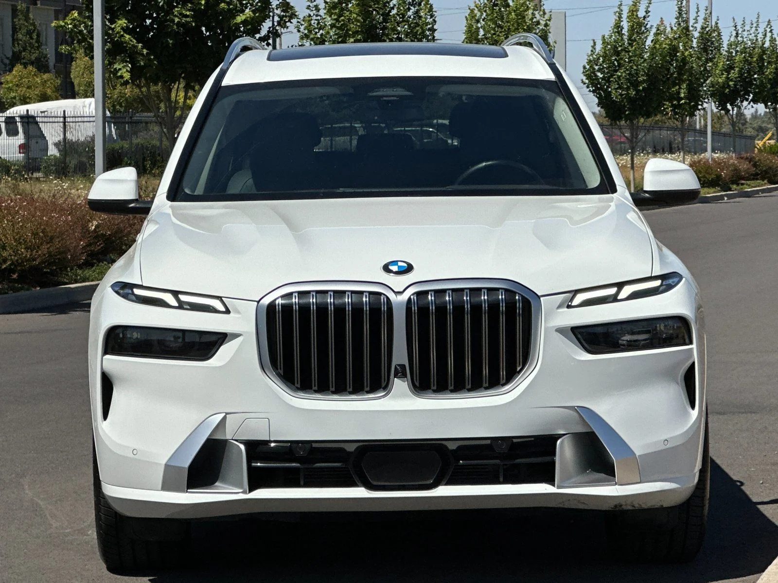 Used 2025 White BMW xDrive40i image 8