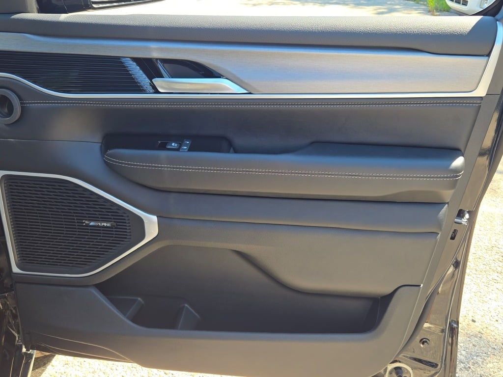 New 2026 High Gloss Black Exterior Paint Jeep Limited Altitude image 8